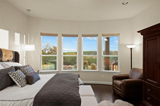 479 Crosswater LN, Dripping Springs, TX 78620