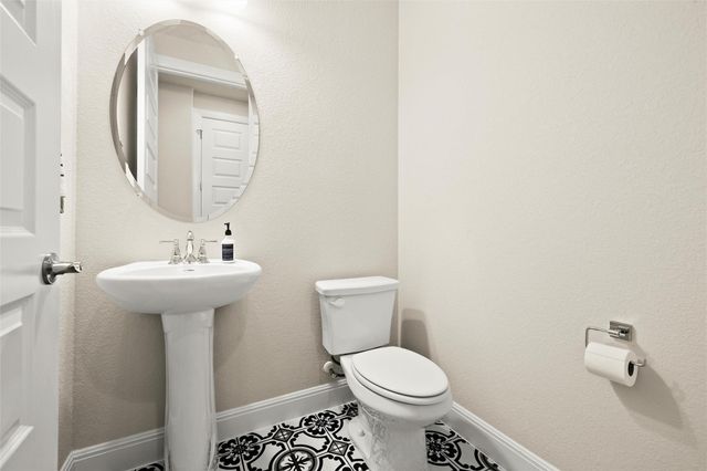 479 Crosswater LN, Dripping Springs, TX 78620