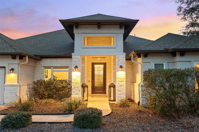 479 Crosswater LN, Dripping Springs, TX 78620