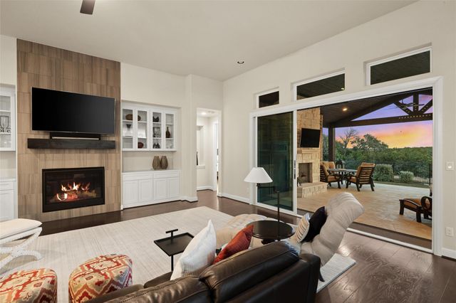 479 Crosswater LN, Dripping Springs, TX 78620