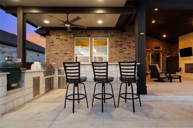 479 Crosswater LN, Dripping Springs, TX 78620