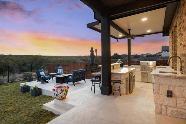 479 Crosswater LN, Dripping Springs, TX 78620