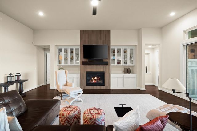 479 Crosswater LN, Dripping Springs, TX 78620