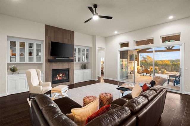 479 Crosswater LN, Dripping Springs, TX 78620