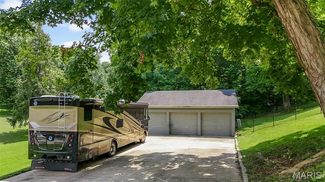 12 Chaparral Lane, Glen Carbon, IL 62034