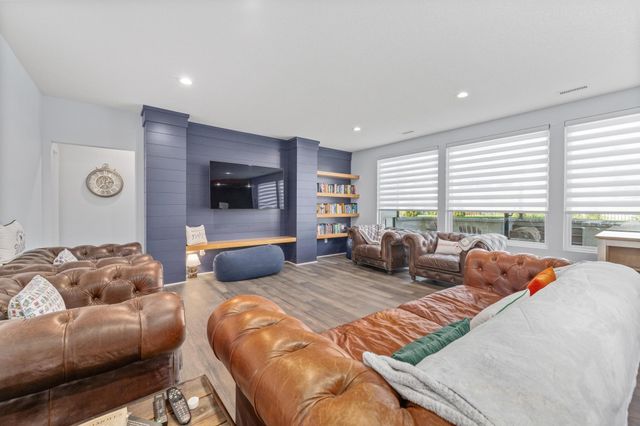 1609 N Lakeside Ct, Andover, KS 67002