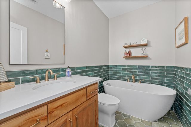 1609 N Lakeside Ct, Andover, KS 67002