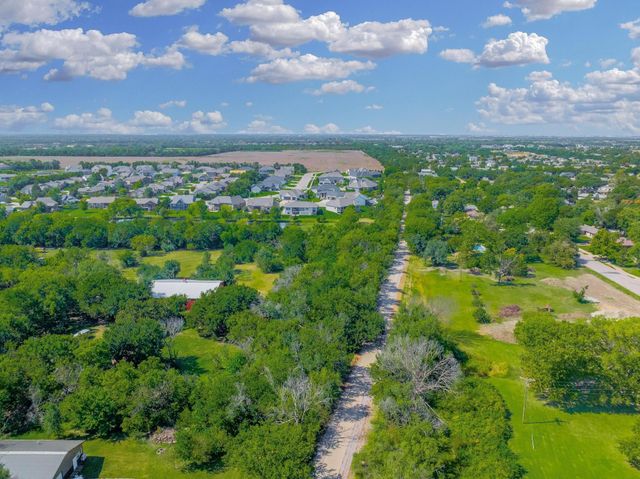 1609 N Lakeside Ct, Andover, KS 67002