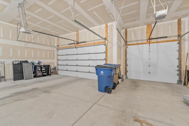 1609 N Lakeside Ct, Andover, KS 67002