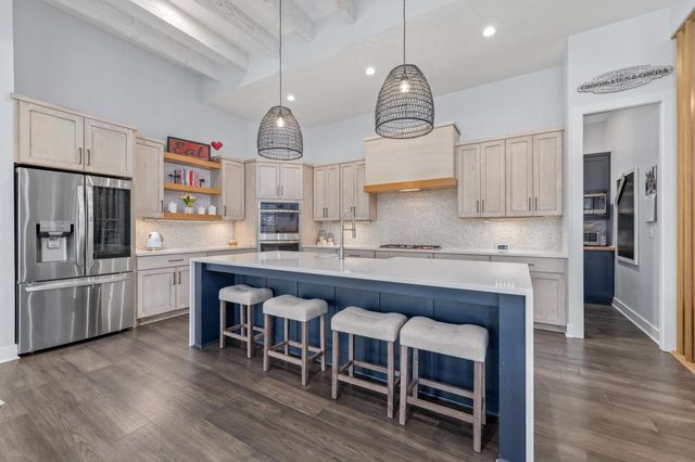 1609 N Lakeside Ct, Andover, KS 67002