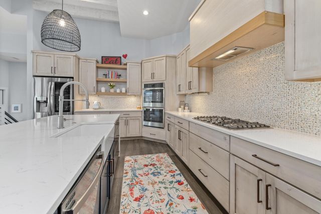 1609 N Lakeside Ct, Andover, KS 67002