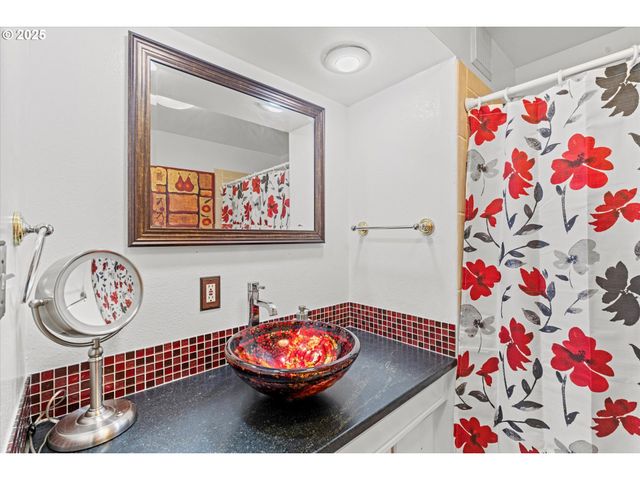 1515 Ne MEYERS Ln, Corbett, OR 97019