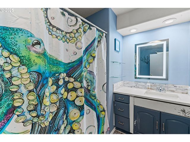 1515 Ne MEYERS Ln, Corbett, OR 97019