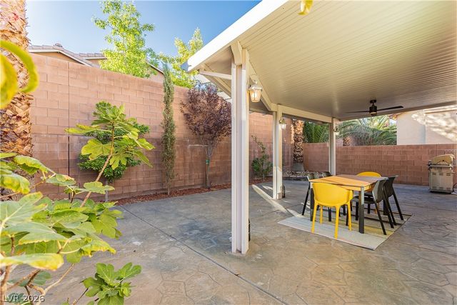 1041 Chestnut Chase Street, Las Vegas, NV 89138