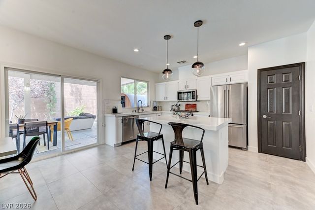 1041 Chestnut Chase Street, Las Vegas, NV 89138