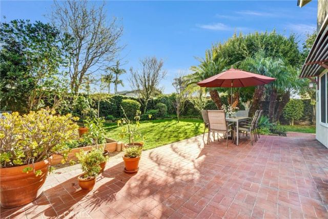 5552 Ridgebury Drive, Huntington Beach, CA 92649