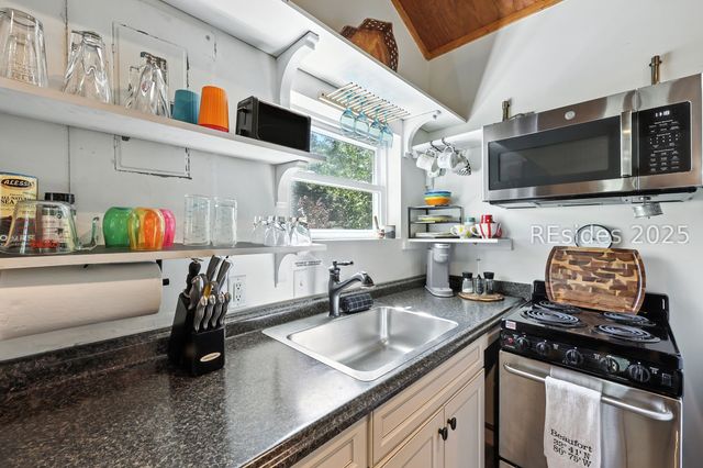 207 Goethe Hill Rd, Beaufort, SC 29906