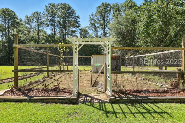 207 Goethe Hill Rd, Beaufort, SC 29906