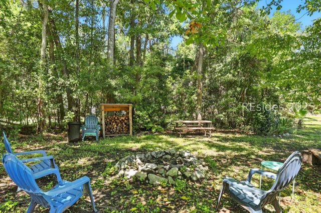 207 Goethe Hill Rd, Beaufort, SC 29906