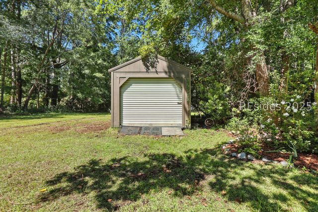 207 Goethe Hill Rd, Beaufort, SC 29906