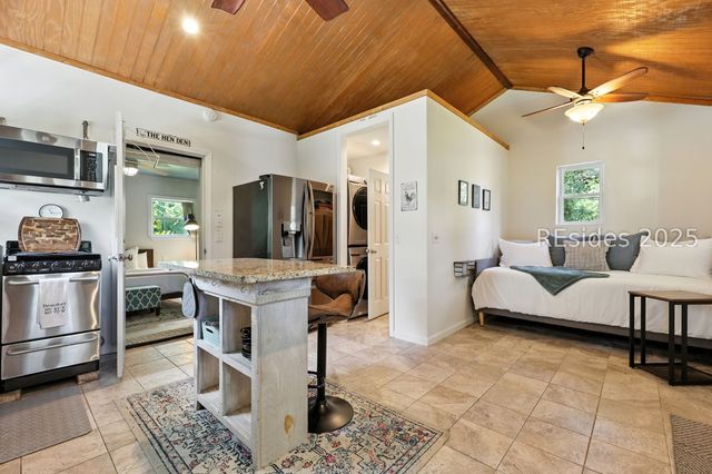 207 Goethe Hill Rd, Beaufort, SC 29906