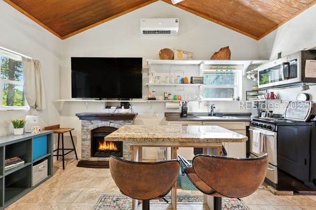 207 Goethe Hill Rd, Beaufort, SC 29906