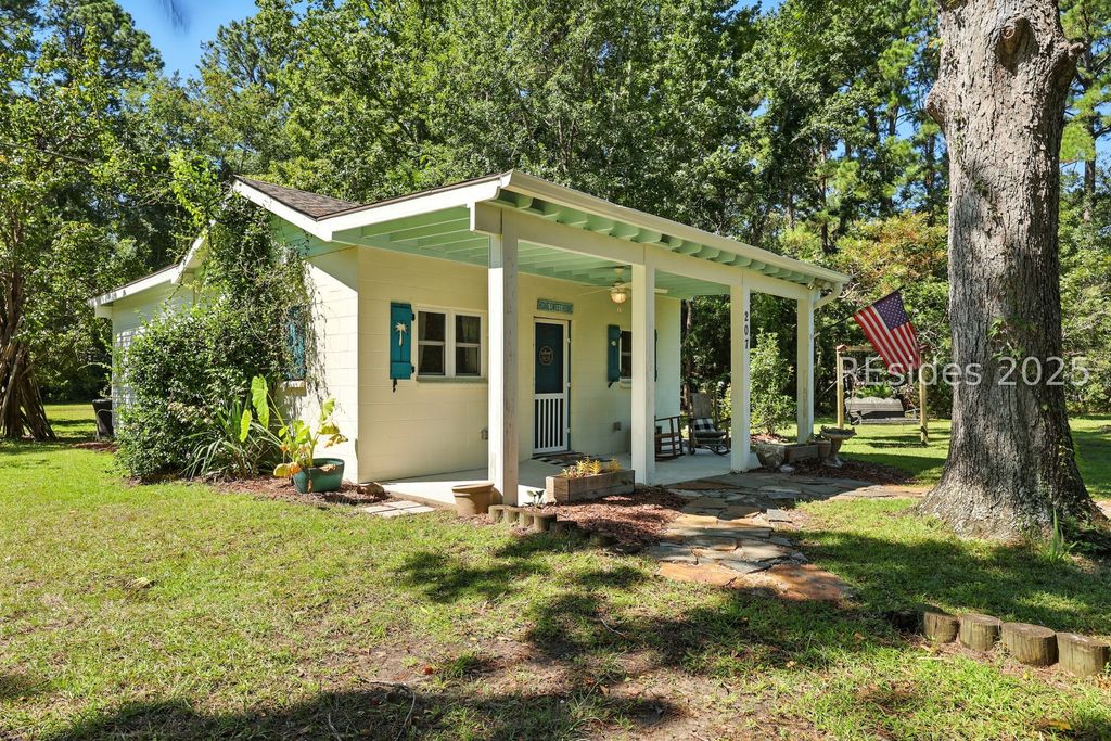 207 Goethe Hill Rd, Beaufort, SC 29906