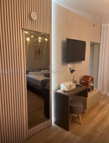 918 Ocean Dr 206, Miami Beach, FL 33139