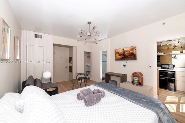 918 Ocean Dr 206, Miami Beach, FL 33139
