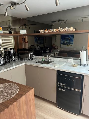 918 Ocean Dr 206, Miami Beach, FL 33139