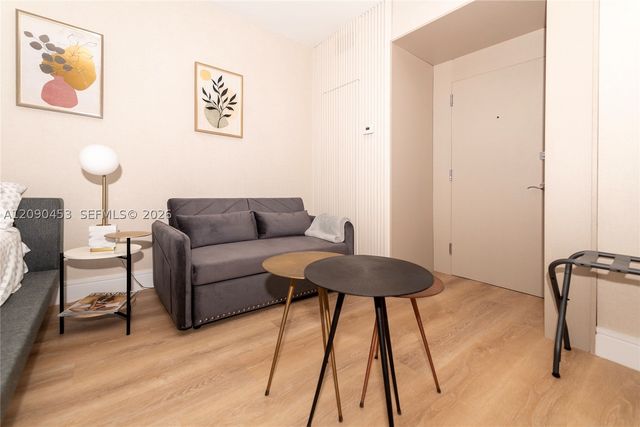 918 Ocean Dr 206, Miami Beach, FL 33139