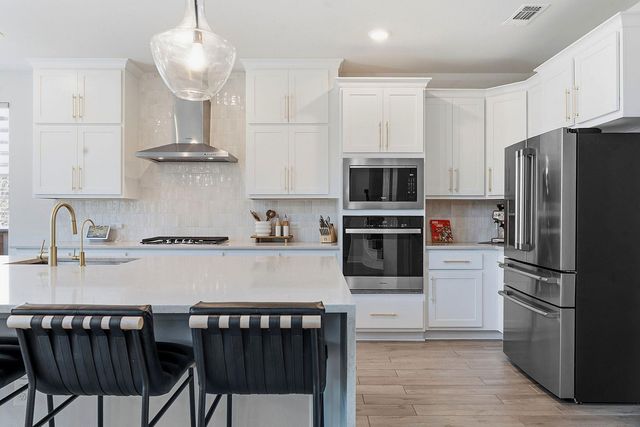 212 Barnstorm LN, Georgetown, TX 78633