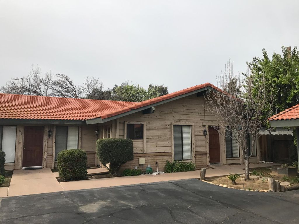 Image 2 of property listing at 7089 N Howard Street, Fresno, CA 93720
