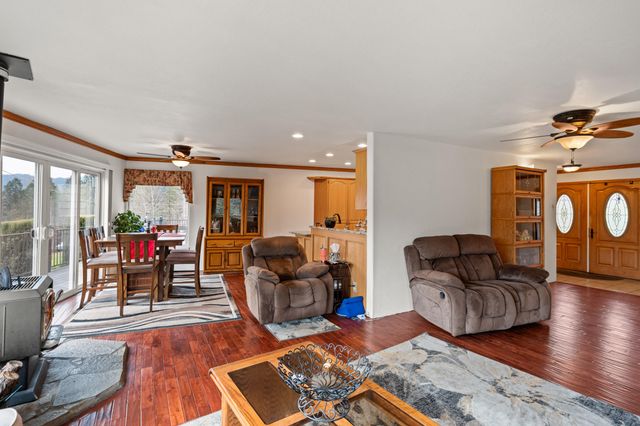 3201 Helms Road, Grants Pass, OR 97527