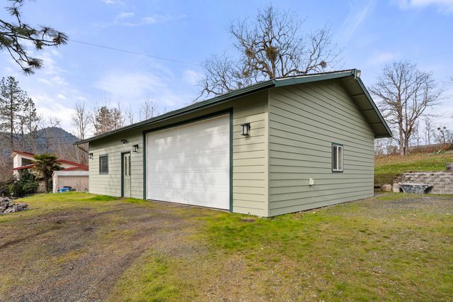 3201 Helms Road, Grants Pass, OR 97527