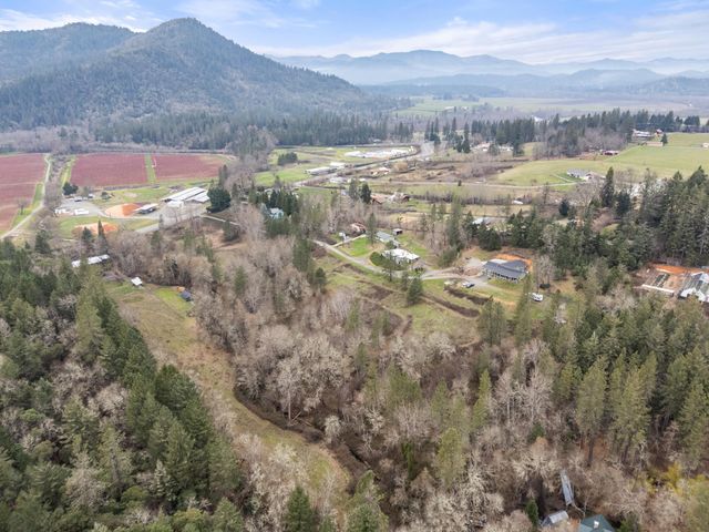 3201 Helms Road, Grants Pass, OR 97527