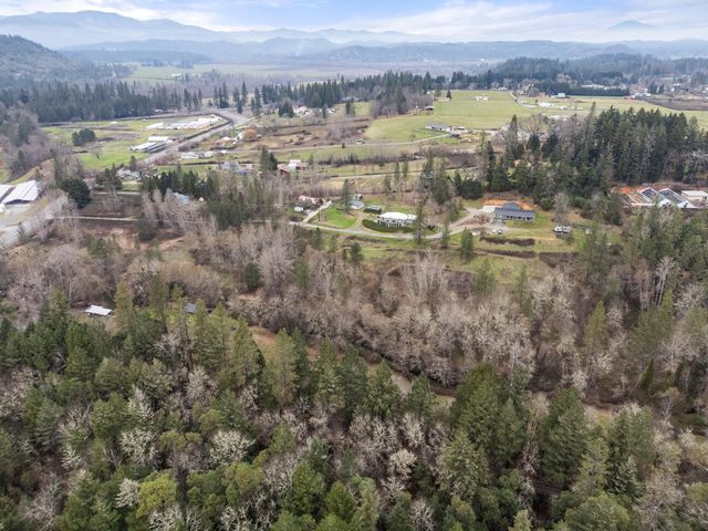 3201 Helms Road, Grants Pass, OR 97527