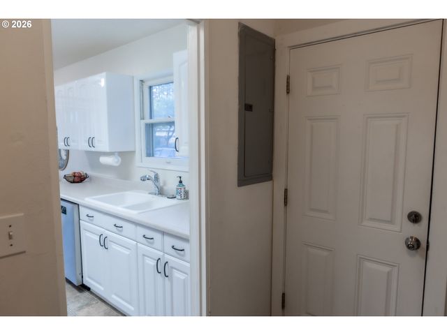 7421 Se MARTINS St, Portland, OR 97206