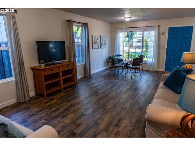 7421 Se MARTINS St, Portland, OR 97206
