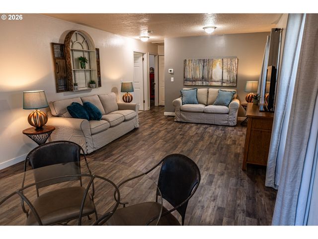 7421 Se MARTINS St, Portland, OR 97206