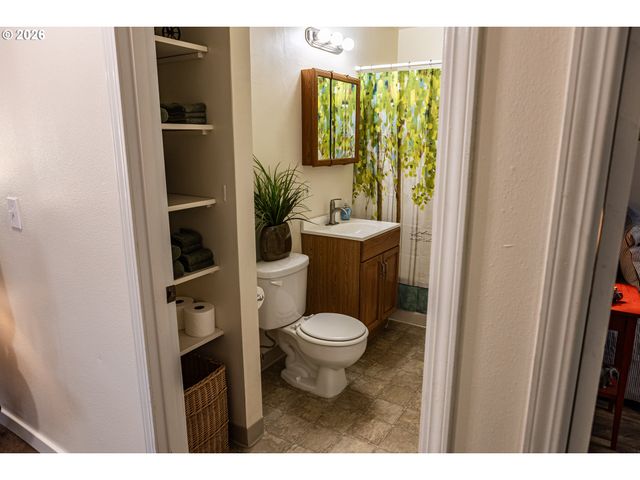 7421 Se MARTINS St, Portland, OR 97206