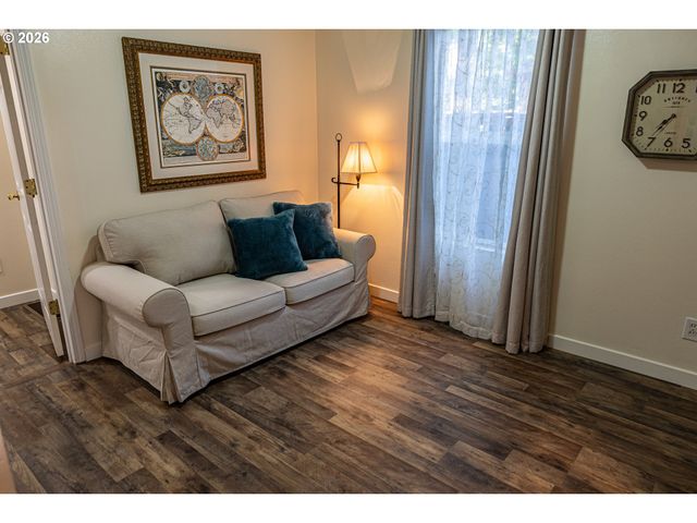 7421 Se MARTINS St, Portland, OR 97206