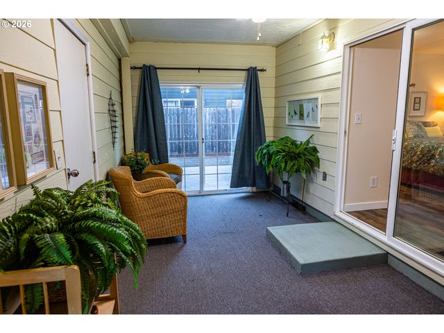 7421 Se MARTINS St, Portland, OR 97206
