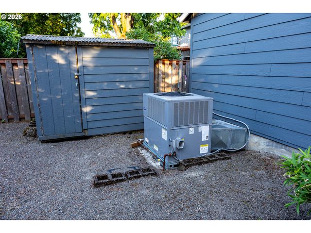 7421 Se MARTINS St, Portland, OR 97206