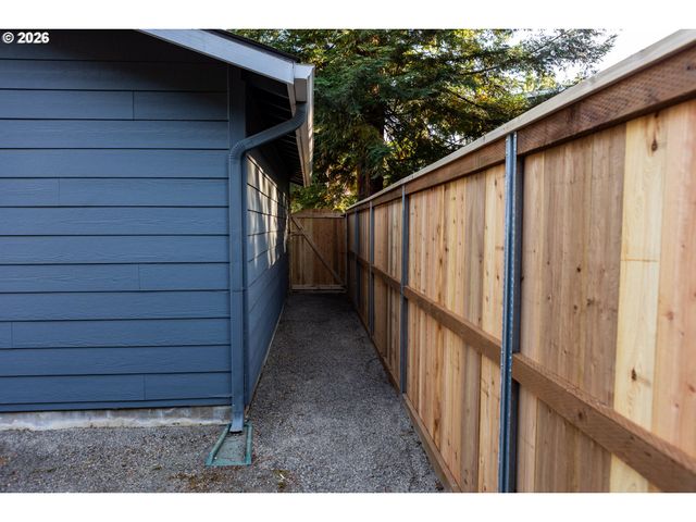7421 Se MARTINS St, Portland, OR 97206