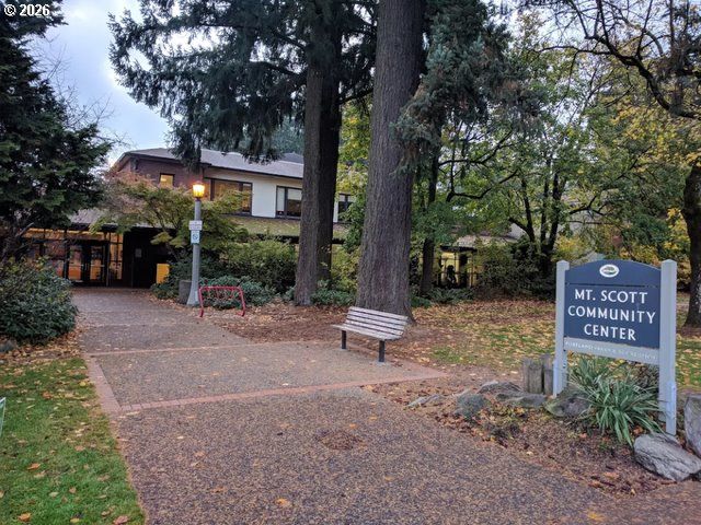 7421 Se MARTINS St, Portland, OR 97206