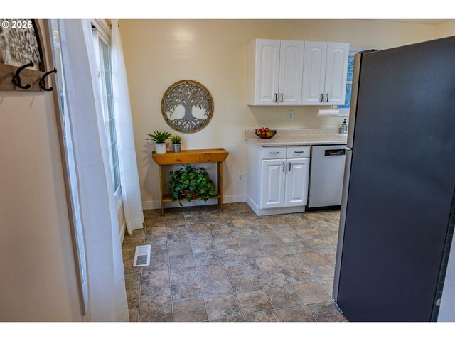 7421 Se MARTINS St, Portland, OR 97206