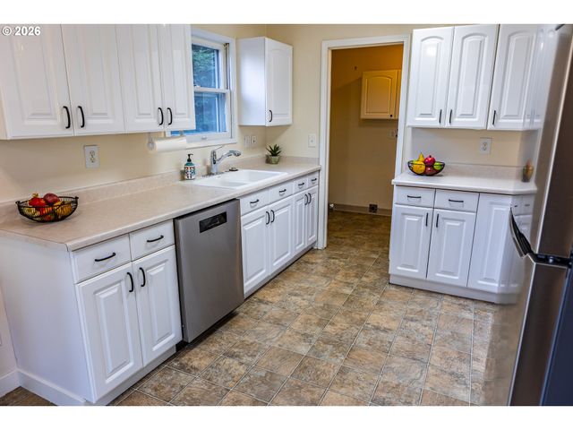 7421 Se MARTINS St, Portland, OR 97206