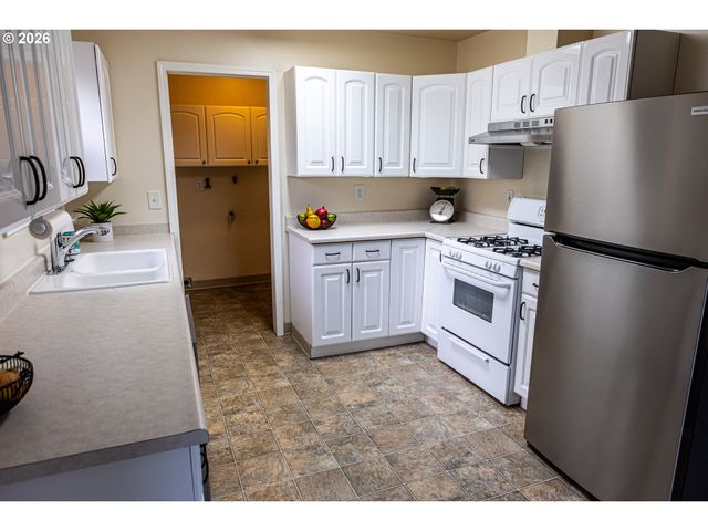7421 Se MARTINS St, Portland, OR 97206