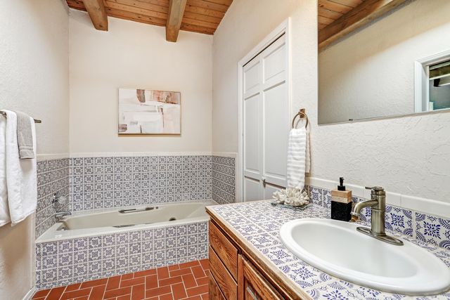 847 W La Entrada, Corrales, NM 87048